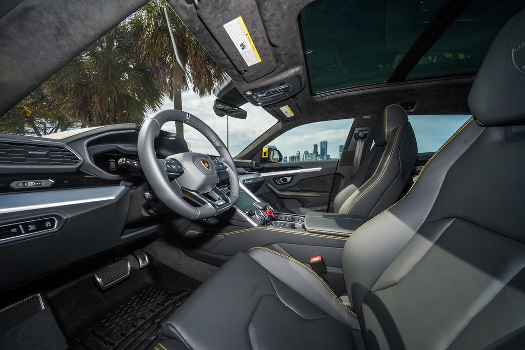 2022-LAMBORGHINI URUSYELLOWBLACK (22)