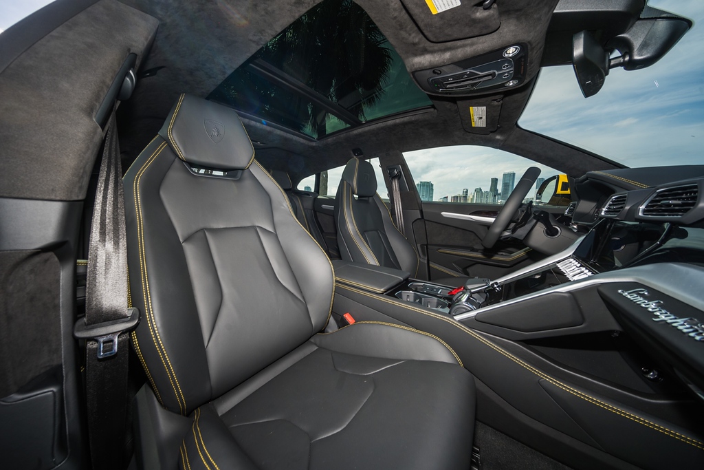 2022-LAMBORGHINI URUSYELLOWBLACK (23)