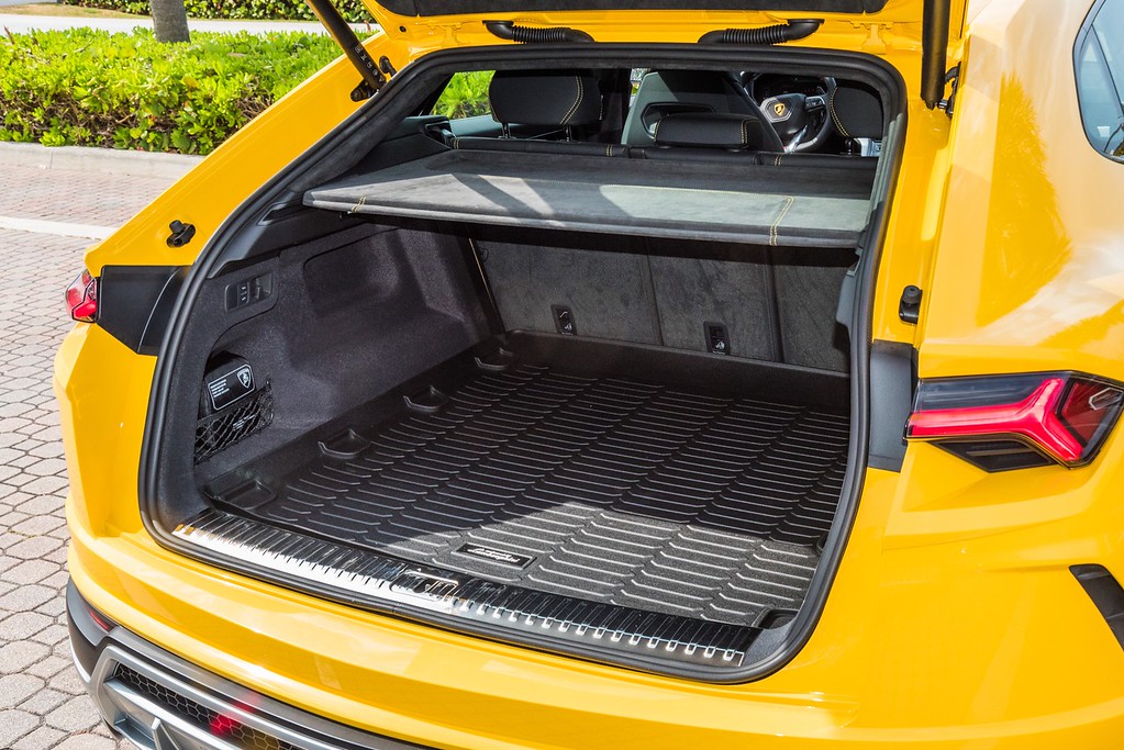 2022-LAMBORGHINI URUSYELLOWBLACK (25)