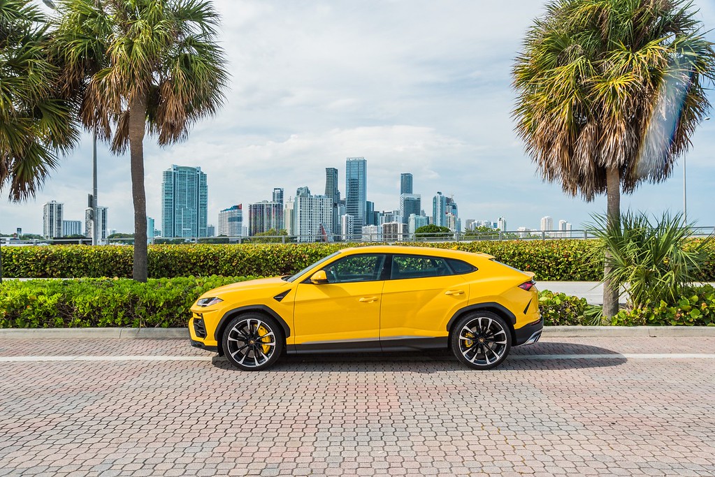 2022-LAMBORGHINI URUSYELLOWBLACK (29)