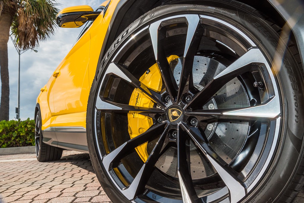2022-LAMBORGHINI URUSYELLOWBLACK (36)