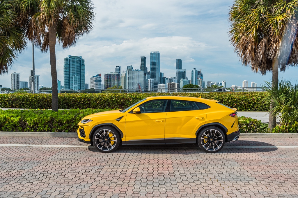 2022-LAMBORGHINI URUSYELLOWBLACK (8)