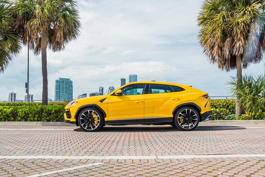2022-LAMBORGHINI URUSYELLOWBLACK (9)