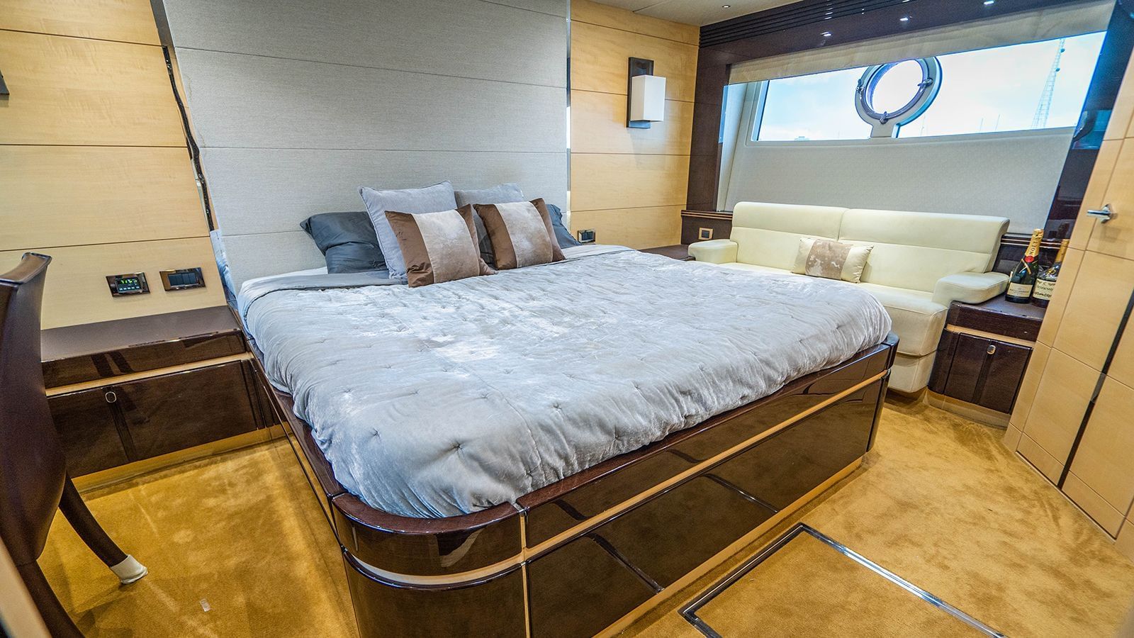75SunseekerFlyBridge (10)