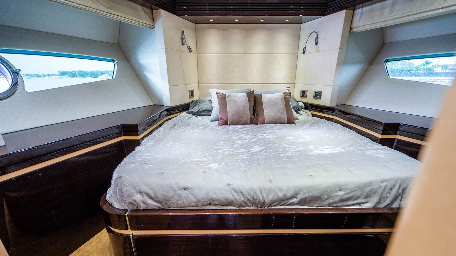 75SunseekerFlyBridge (15)