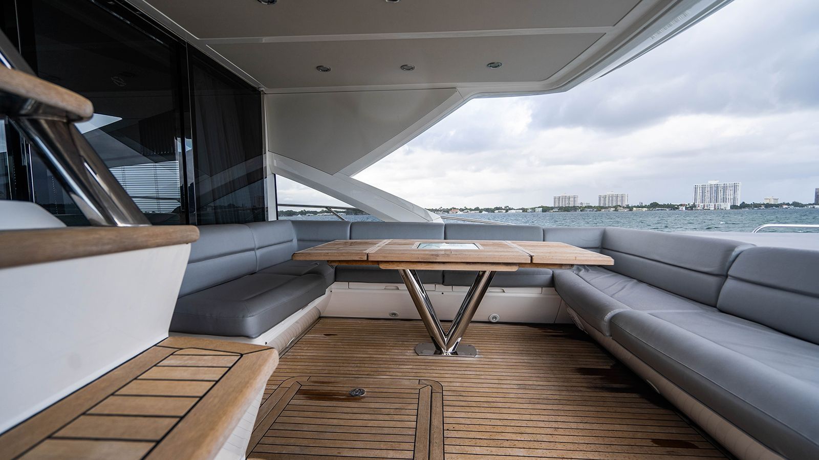75SunseekerFlyBridge (21)