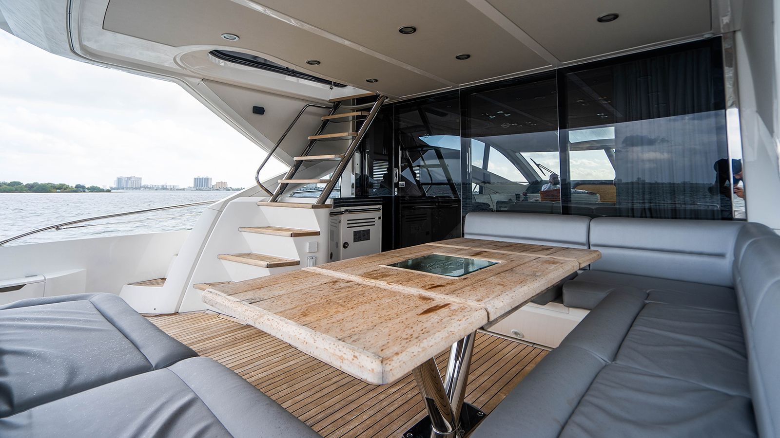 75SunseekerFlyBridge (22)