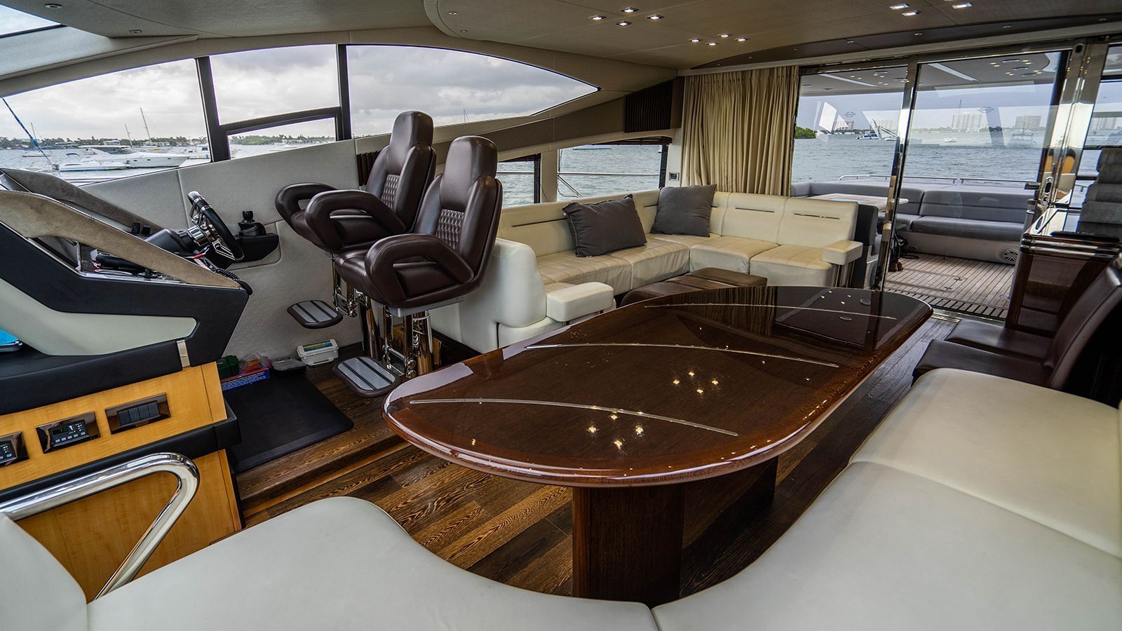 75SunseekerFlyBridge (6)