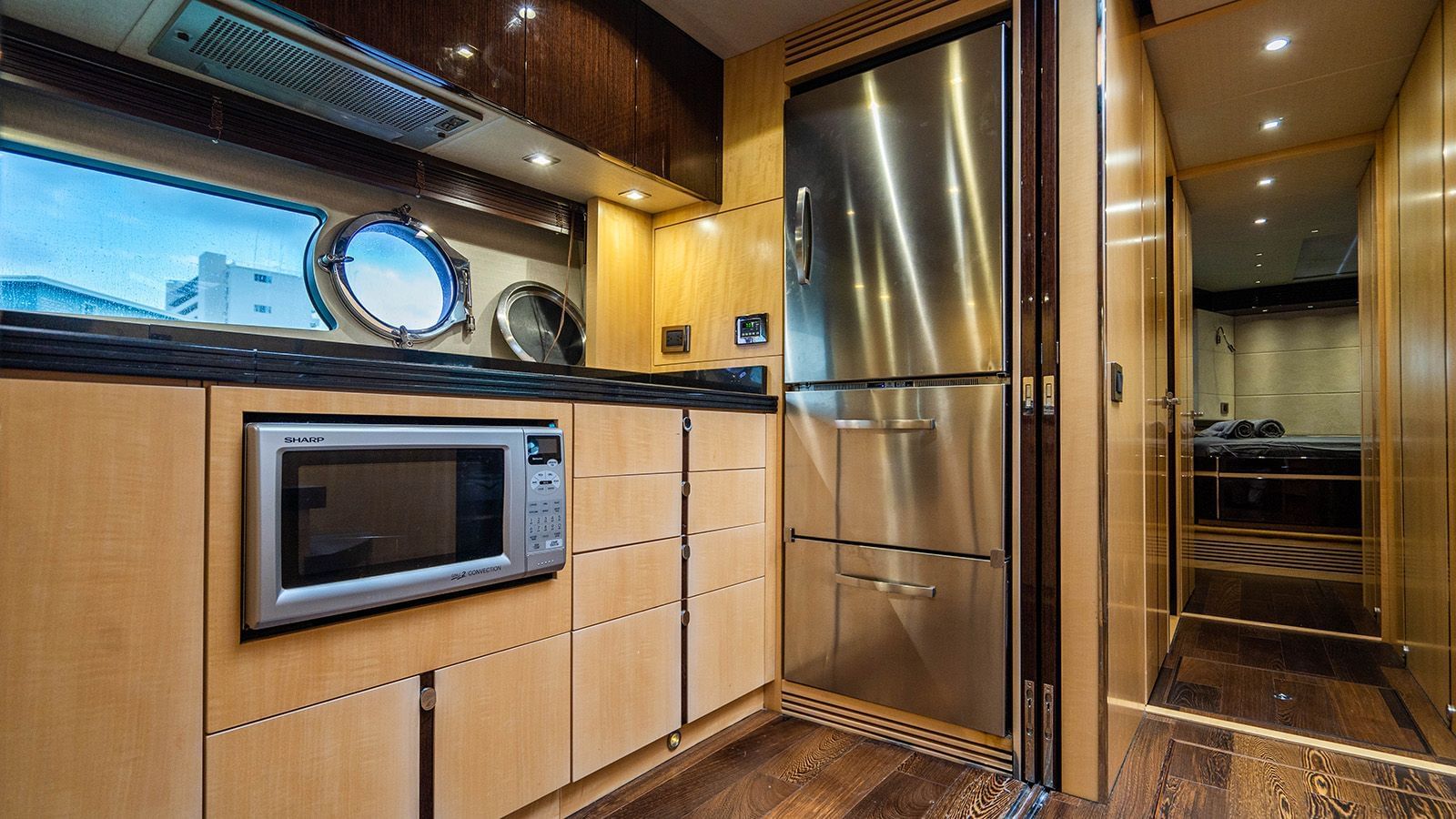 75SunseekerFlyBridge (8)