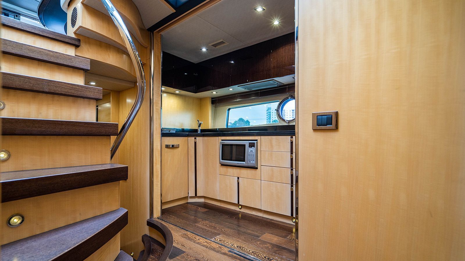 75SunseekerFlyBridge (9)
