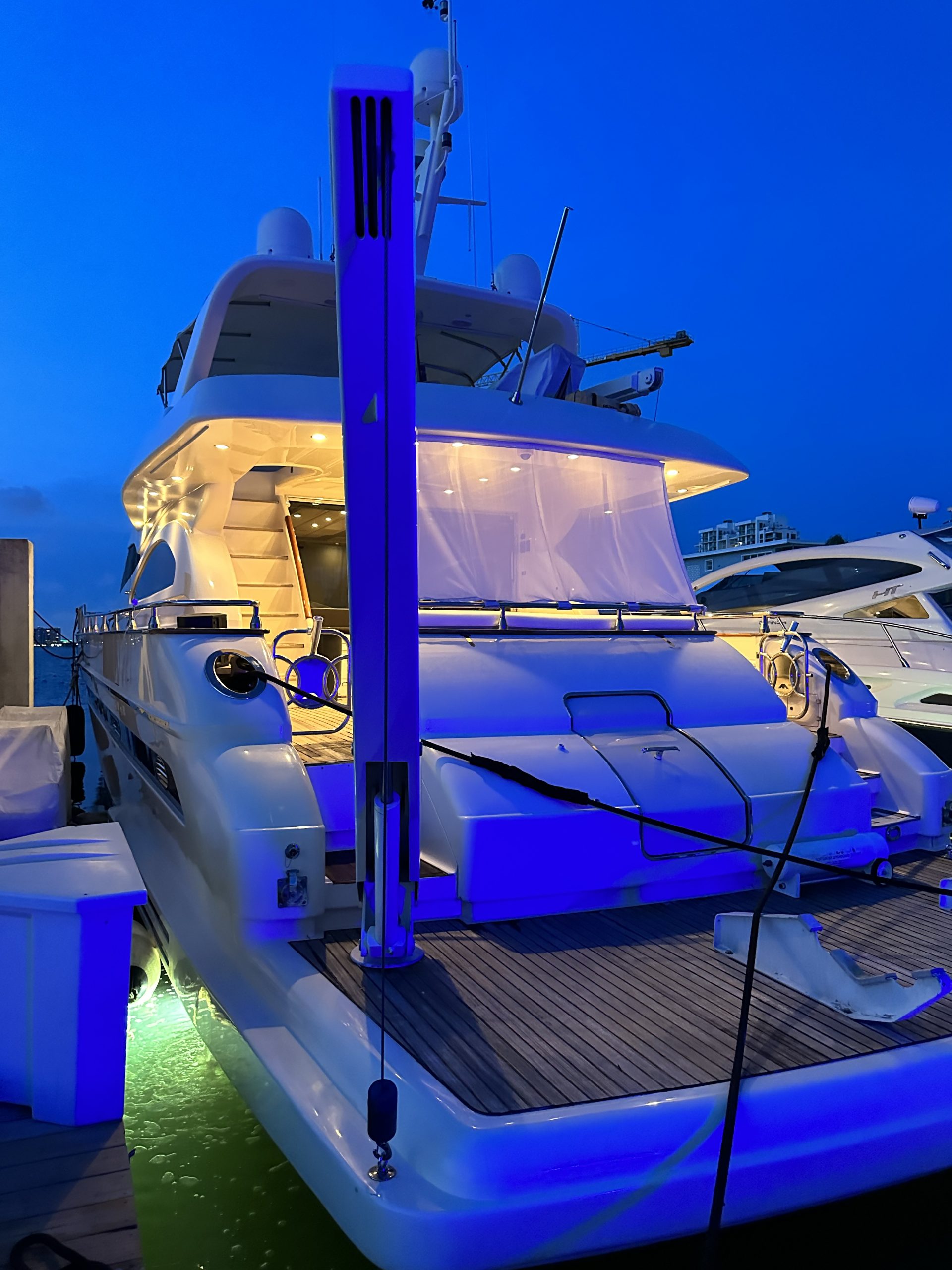 80LuxuryYacht (2)