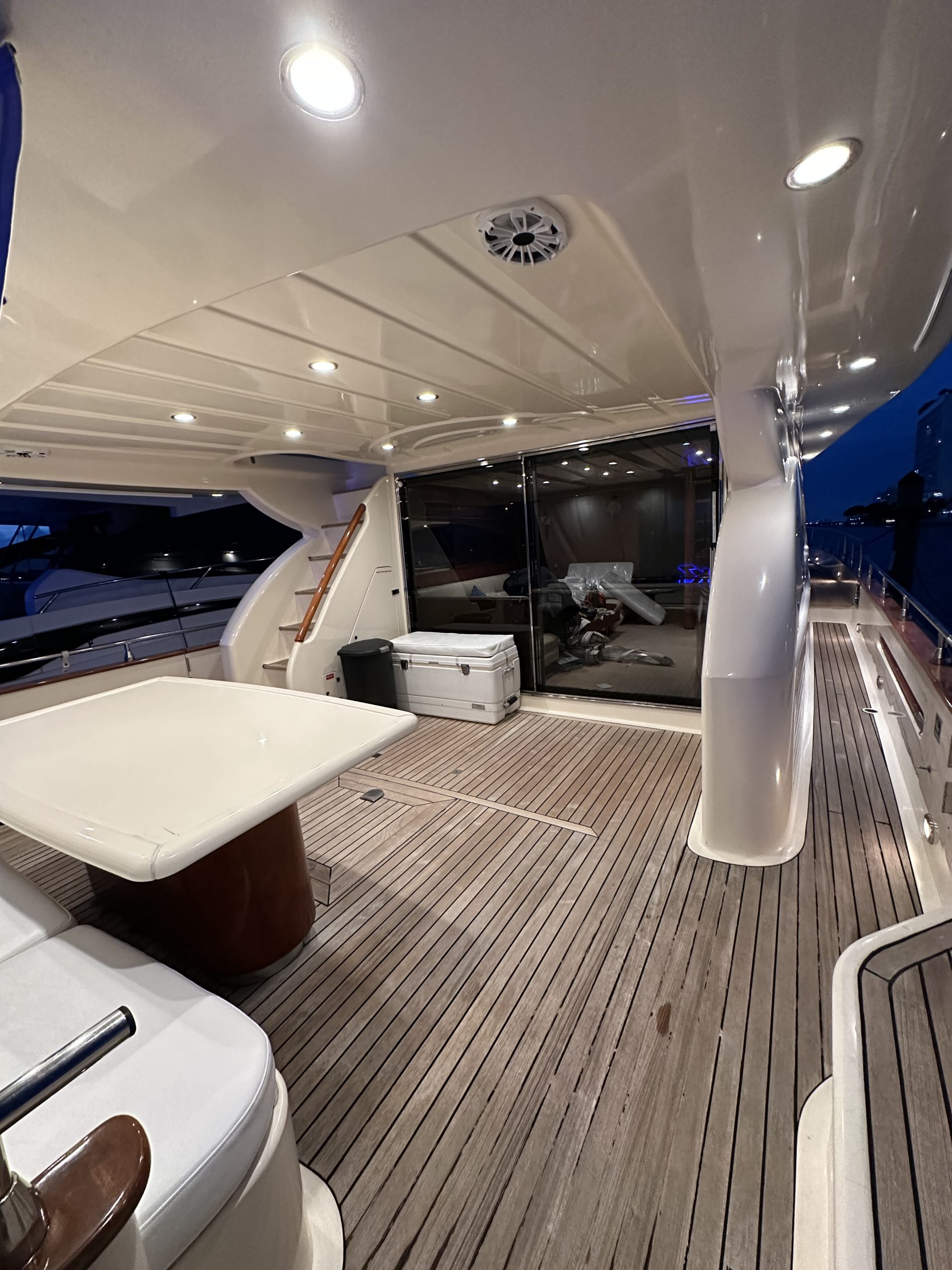 80LuxuryYacht (3)