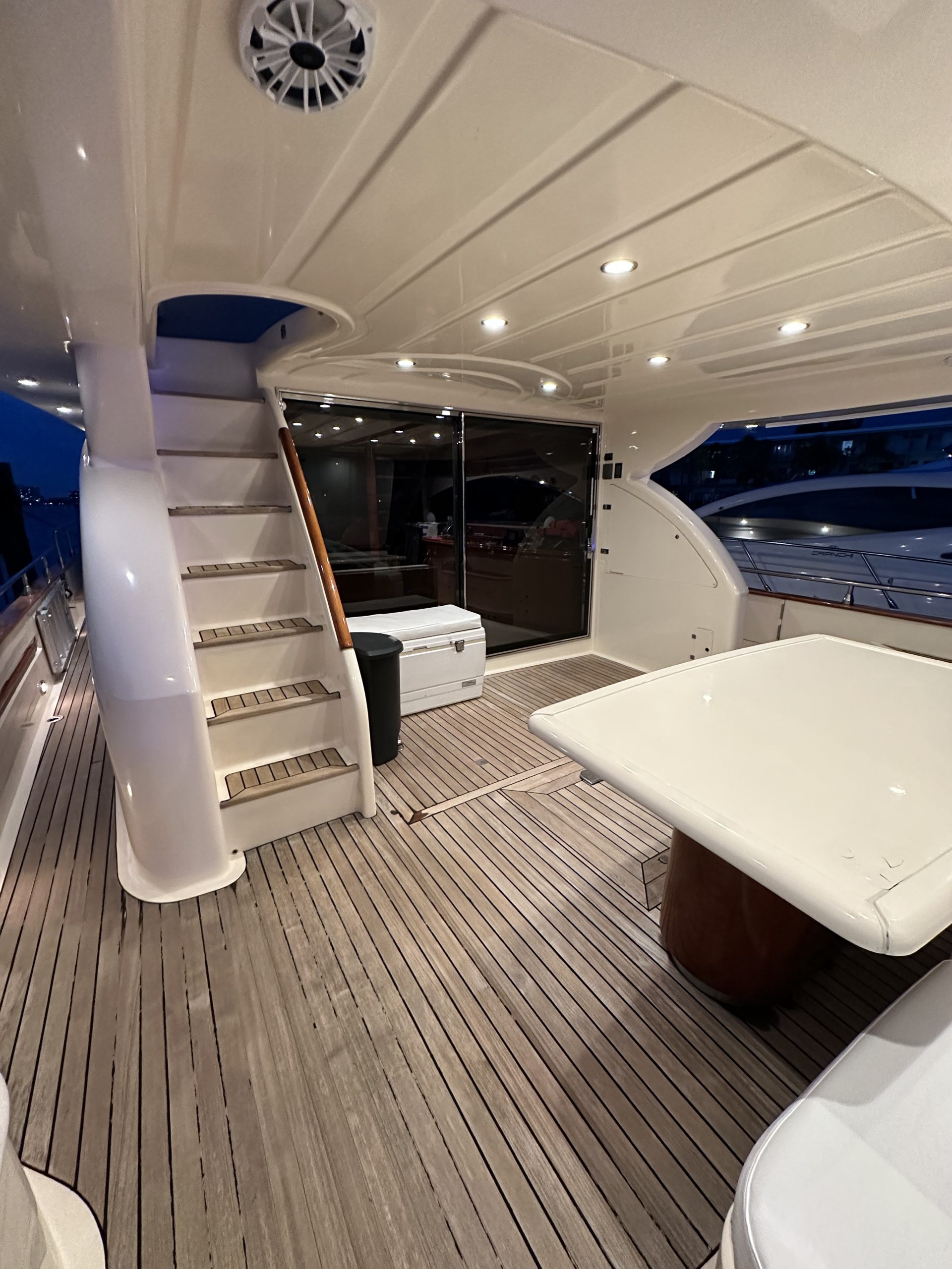 80LuxuryYacht (4)