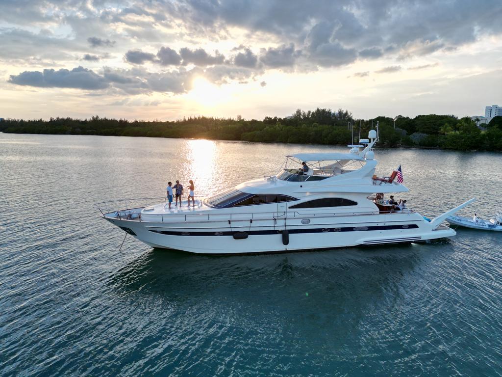 80LuxuryYacht (8)