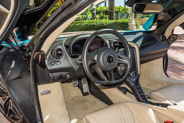 2019-MCLAREN 720S-CONVERTIBLE-BLUECREAM-2