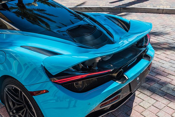 2019-MCLAREN 720S-CONVERTIBLE-BLUECREAM-5